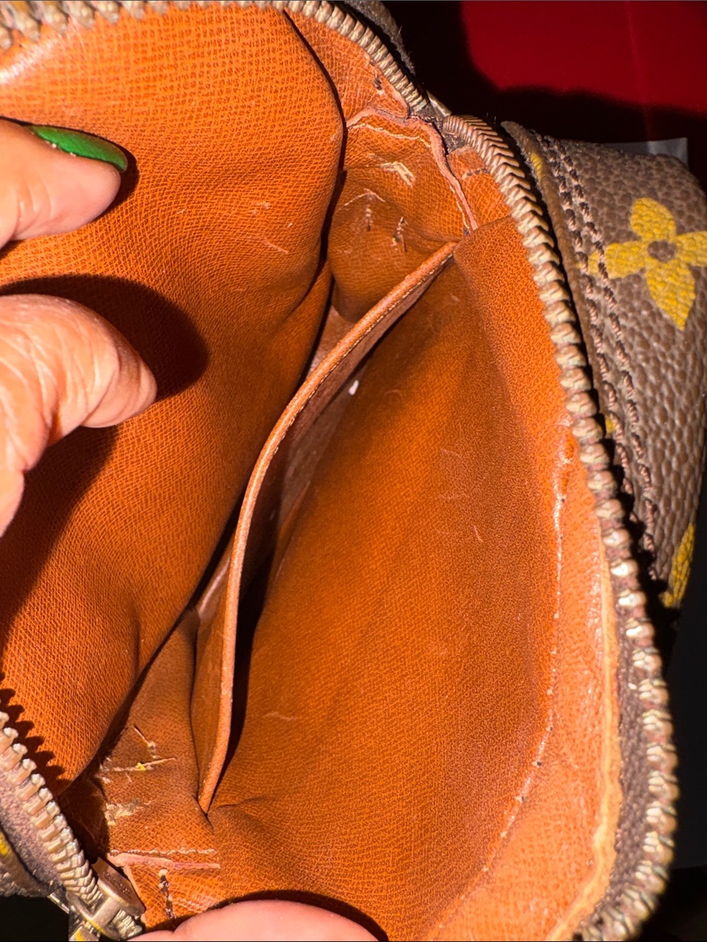 Louis Vuitton Danube Monogram Crossbody both sides have been repaired - Picture 4 of 13